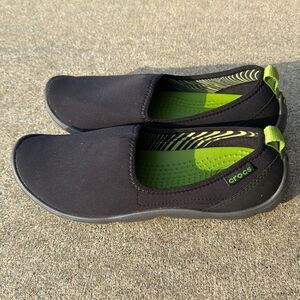 Women’s Croc Slip Ons. Black sz 7